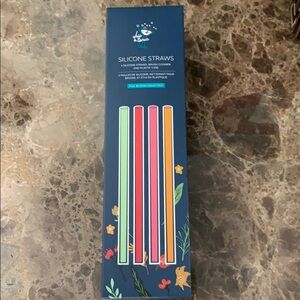 Chic & Tonic Silicone Straws 🍹